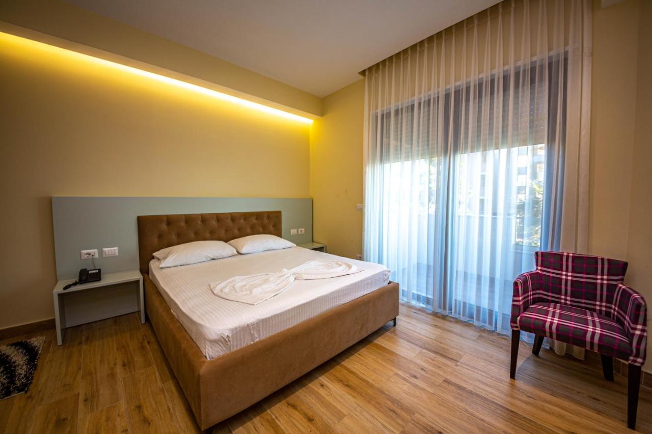 Hotel Bella Vista Shkallnur Bagian luar foto