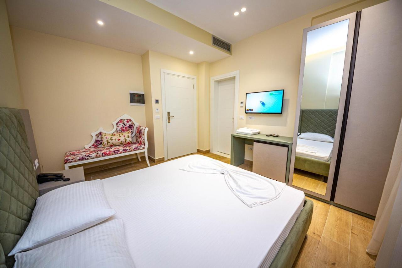 Hotel Bella Vista Shkallnur Bagian luar foto