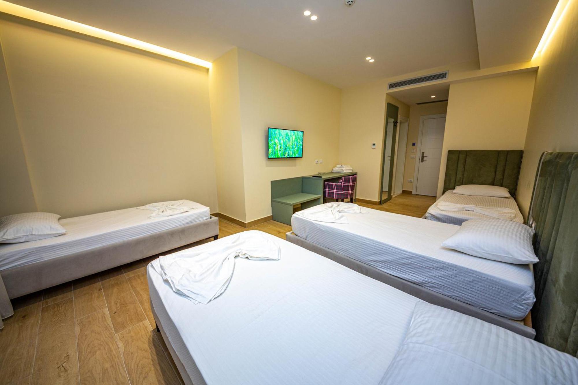 Hotel Bella Vista Shkallnur Bagian luar foto