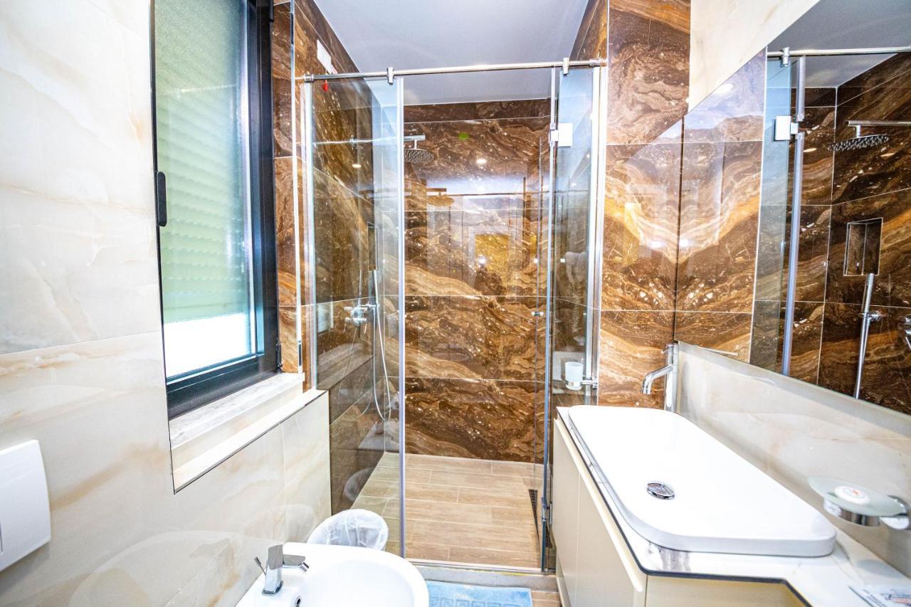 Hotel Bella Vista Shkallnur Bagian luar foto