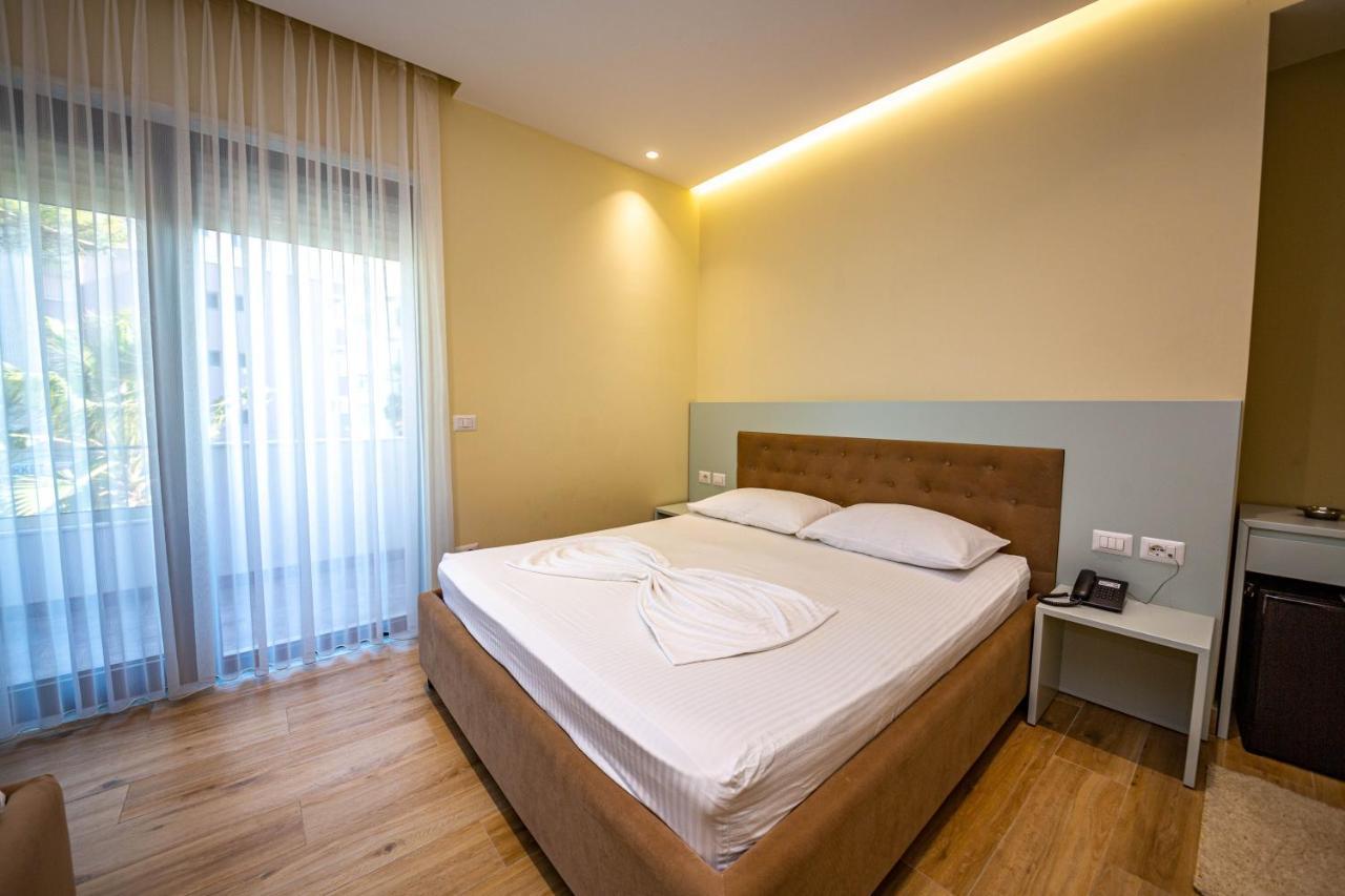 Hotel Bella Vista Shkallnur Bagian luar foto
