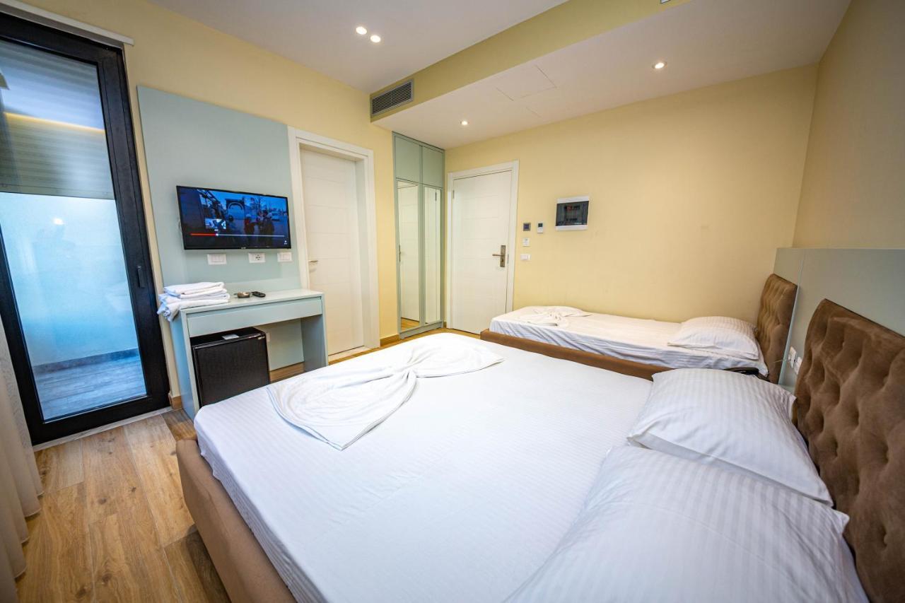 Hotel Bella Vista Shkallnur Bagian luar foto
