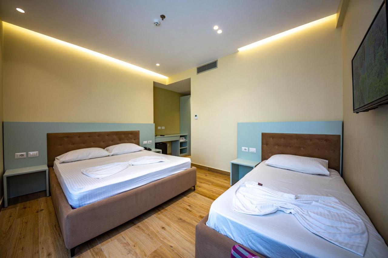 Hotel Bella Vista Shkallnur Bagian luar foto