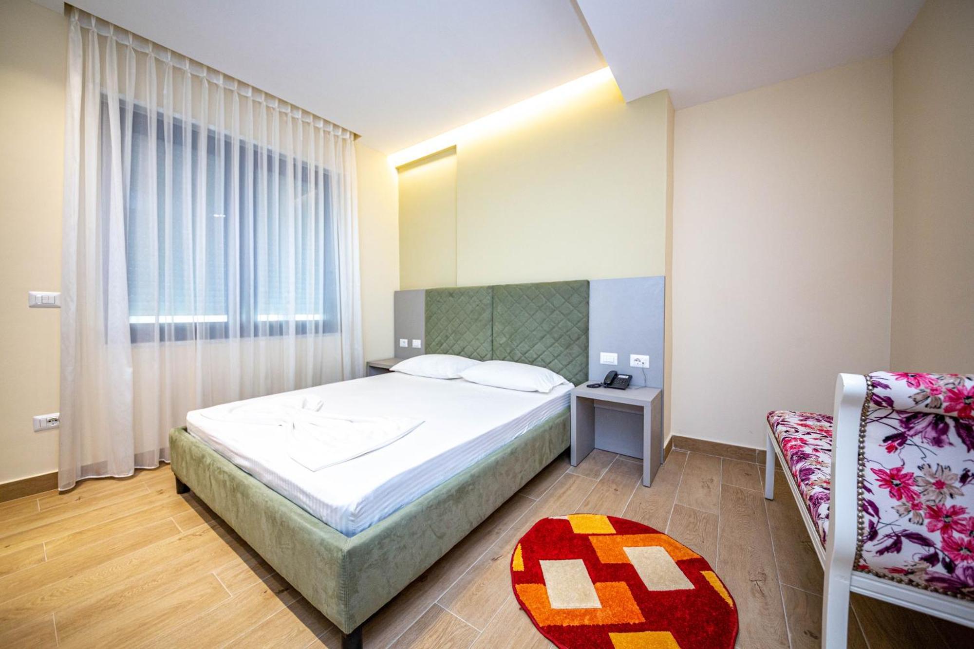 Hotel Bella Vista Shkallnur Bagian luar foto