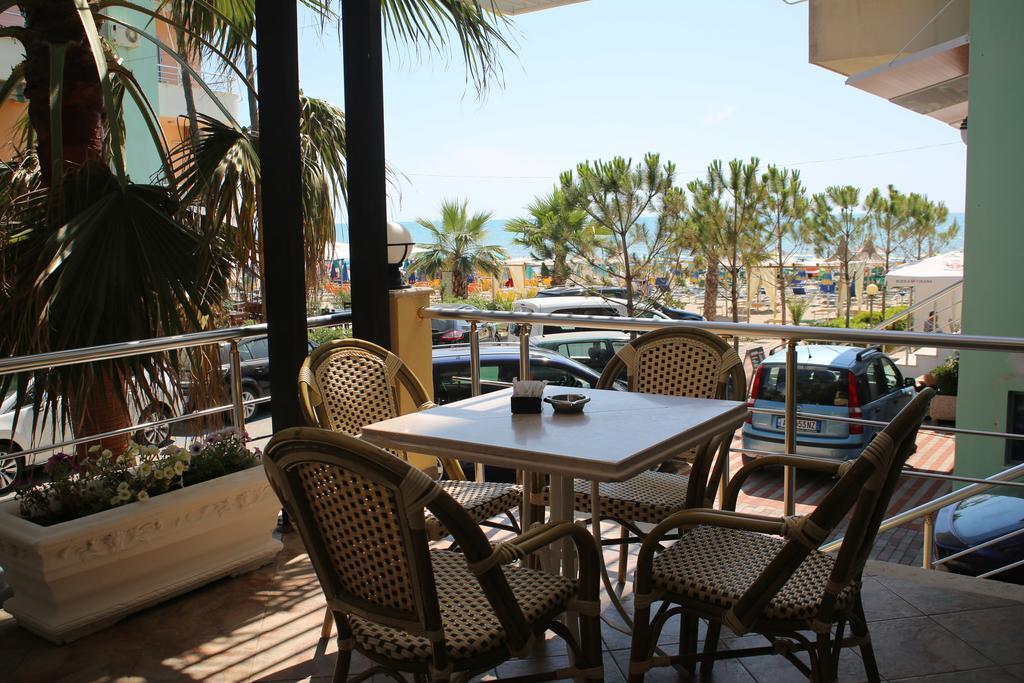 Hotel Bella Vista Shkallnur Bagian luar foto